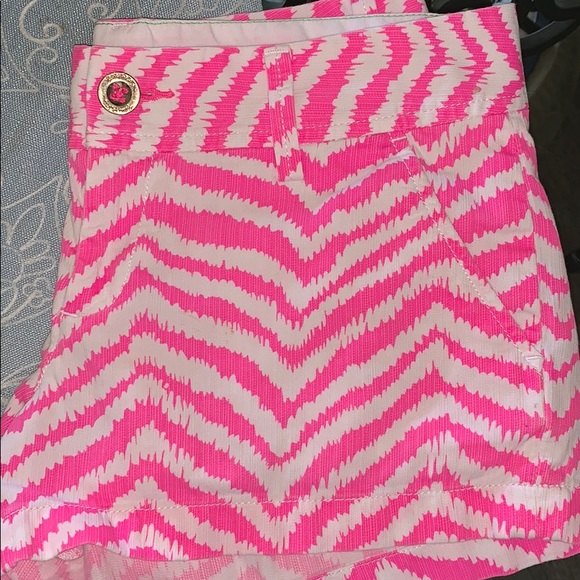 Lilly Pulitzer Pants - Lilly Pulitzer pink and white Walsh shorts